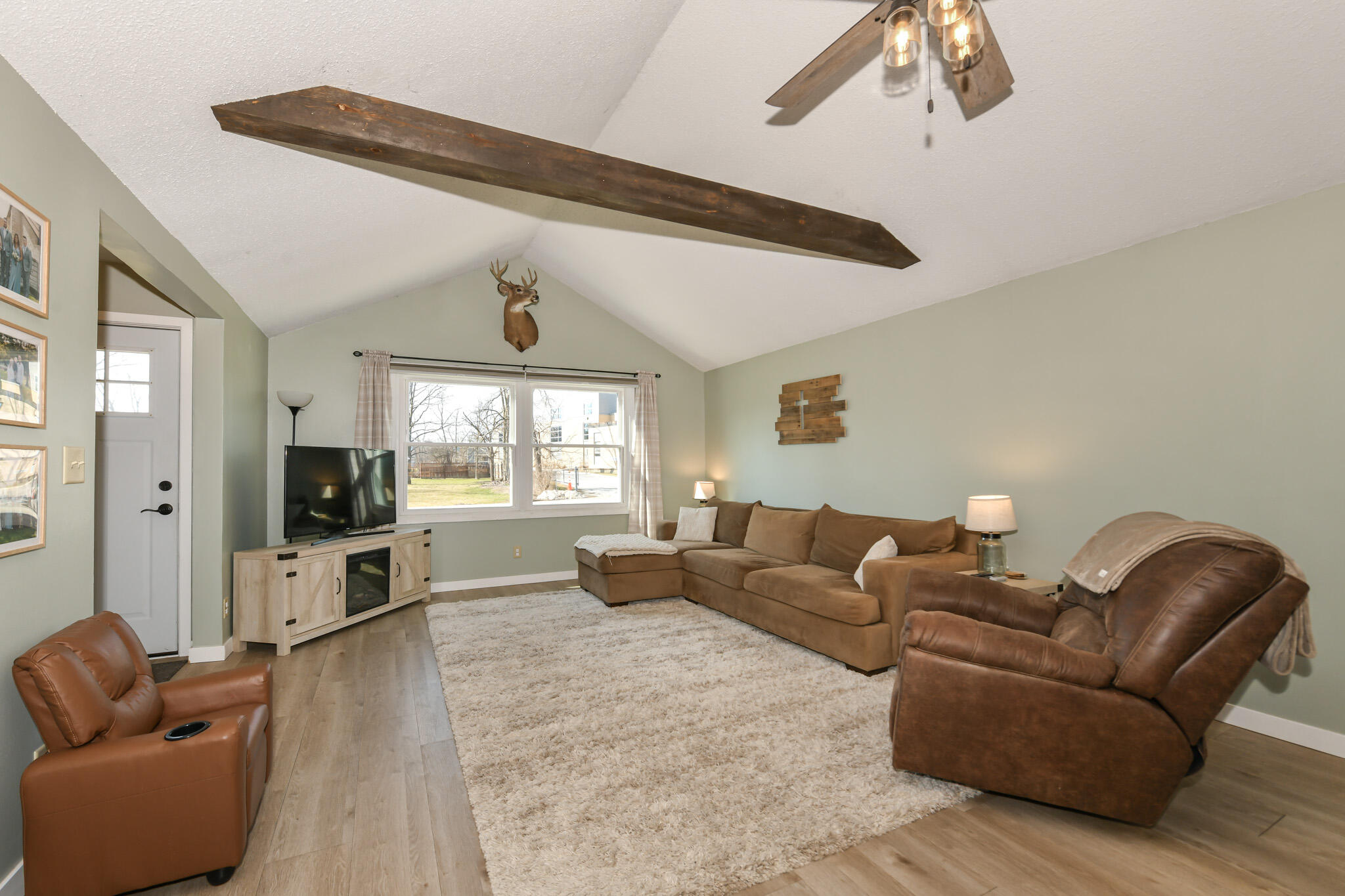 26314 Fries Lane Norway, WI 53185 - Photo 5 of 37 Rustic Beam Charm
