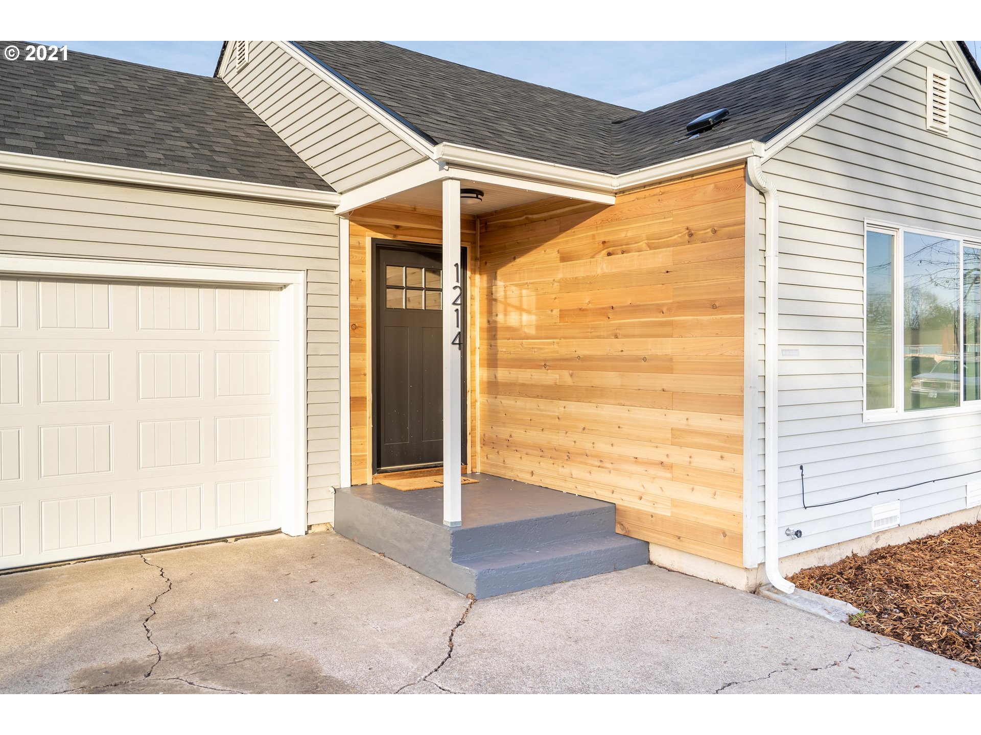 1214 L Street Springfield, OR 97477 - Photo 3 of 24 a view of outdoor space