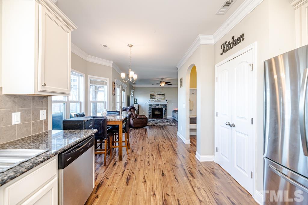 3599 Thrower Road Hope Mills, NC 28348 - Photo 7 of 34