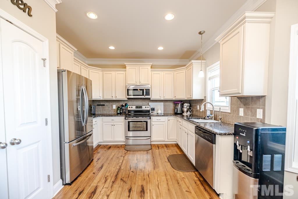 3599 Thrower Road Hope Mills, NC 28348 - Photo 10 of 34