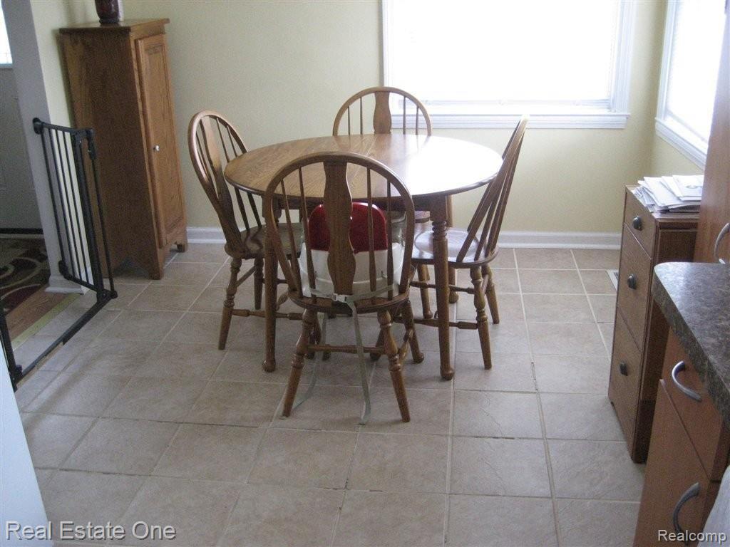 492 East 14 Mile Road Clawson, MI 48017 - Photo 13 of 26 BREAKFAST AREA.jpg