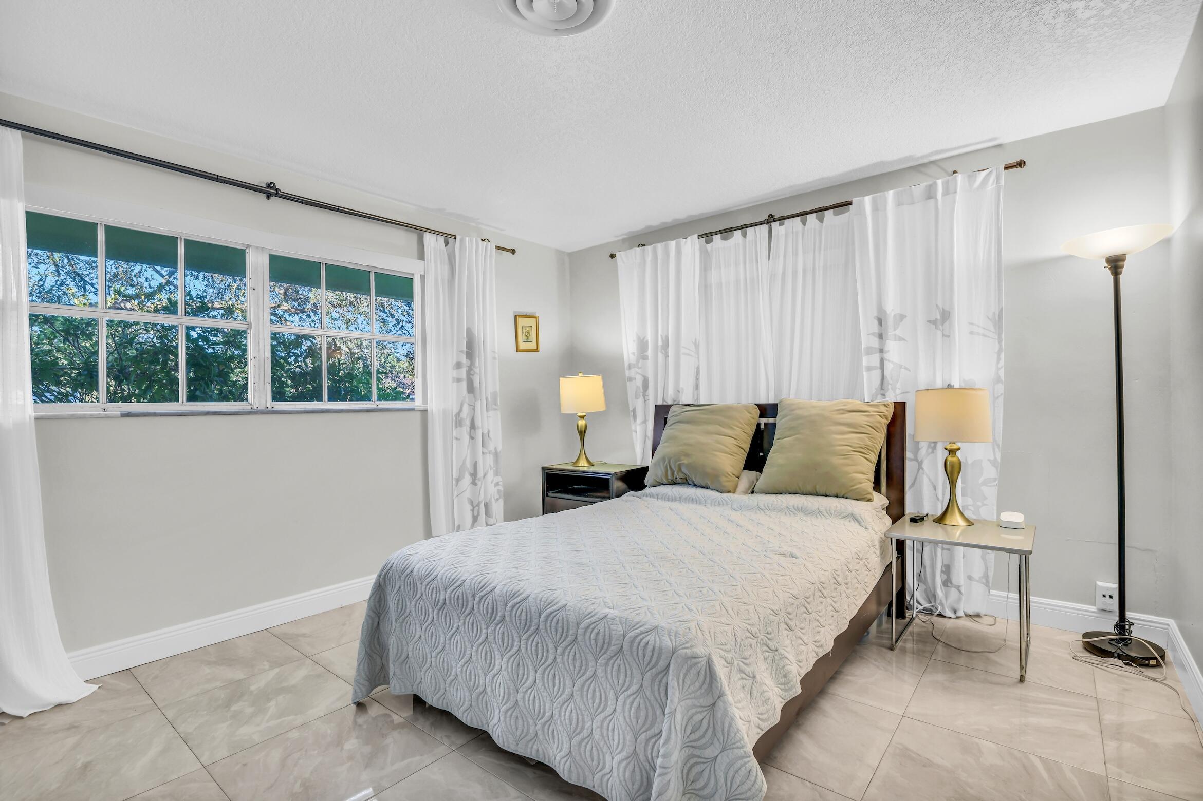 1290 Southwest 8th Street Boca Raton, FL 33486 - Photo 23 of 35 1290 SW Eighth St Boca Raton - 37