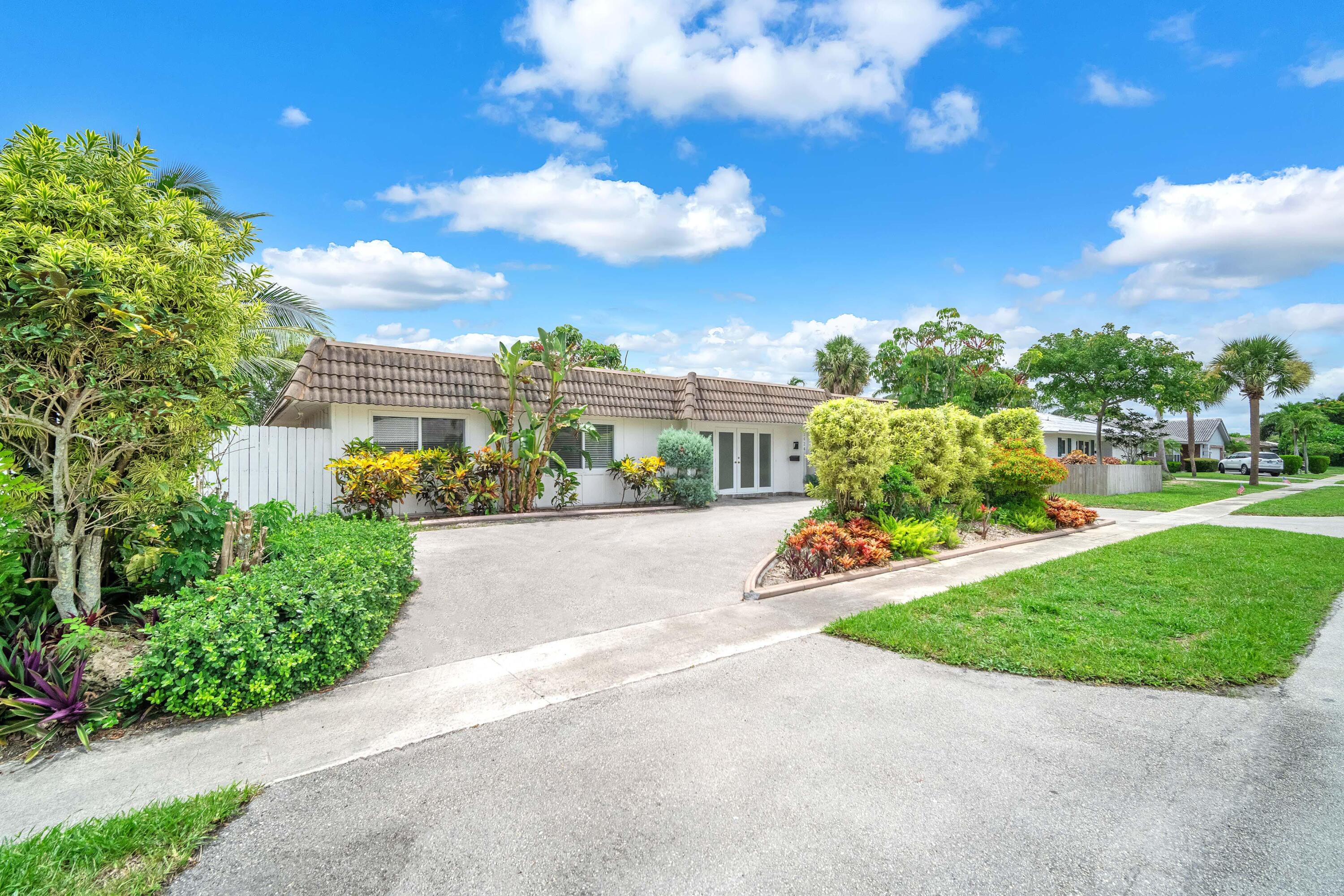 1424 Southwest 13th Drive, Unit 1424 Boca Raton, FL 33486 - Photo 4 of 21 DSC_3423