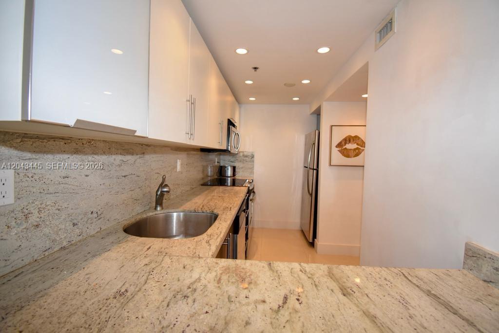 100 Lincoln Road, Unit 1507 Miami Beach, FL 33139 - Photo 3 of 11