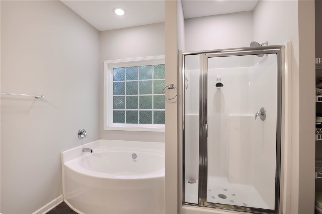 473 Johnson Road Central, SC 29630 - Photo 11 of 32 Master Bath