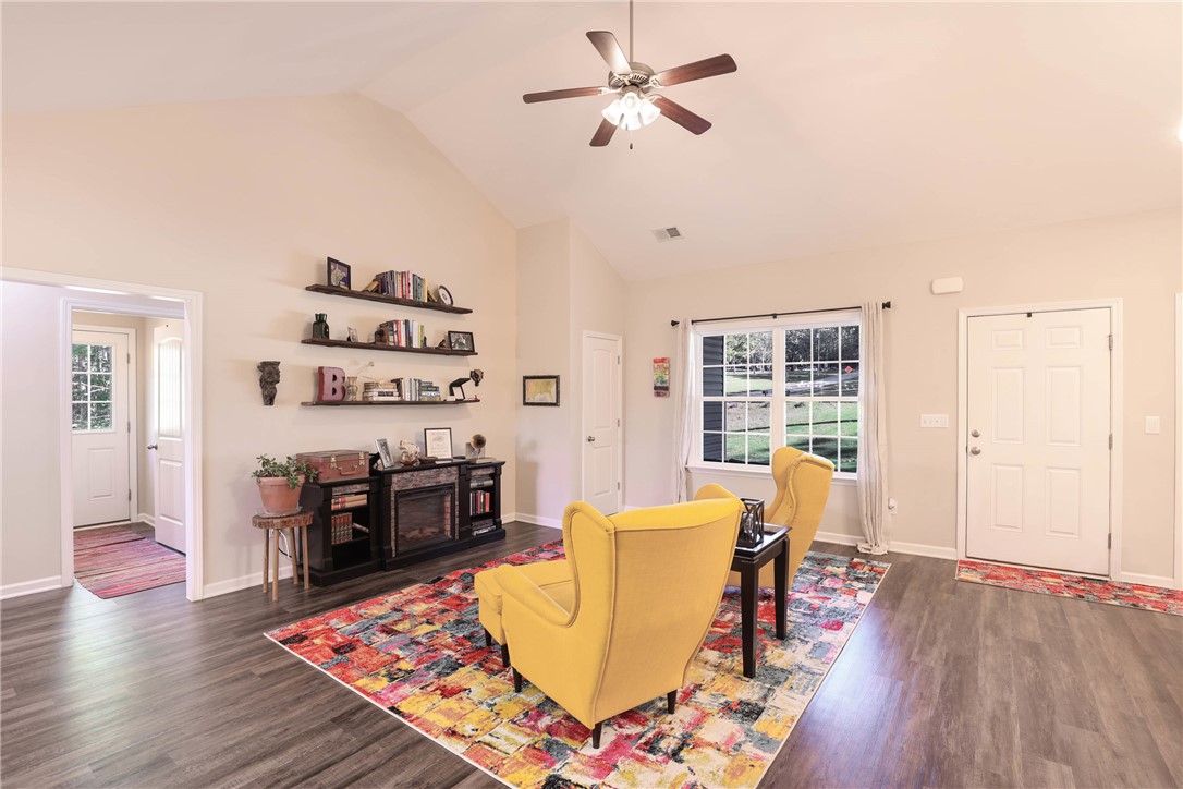 473 Johnson Road Central, SC 29630 - Photo 4 of 32 Living Room