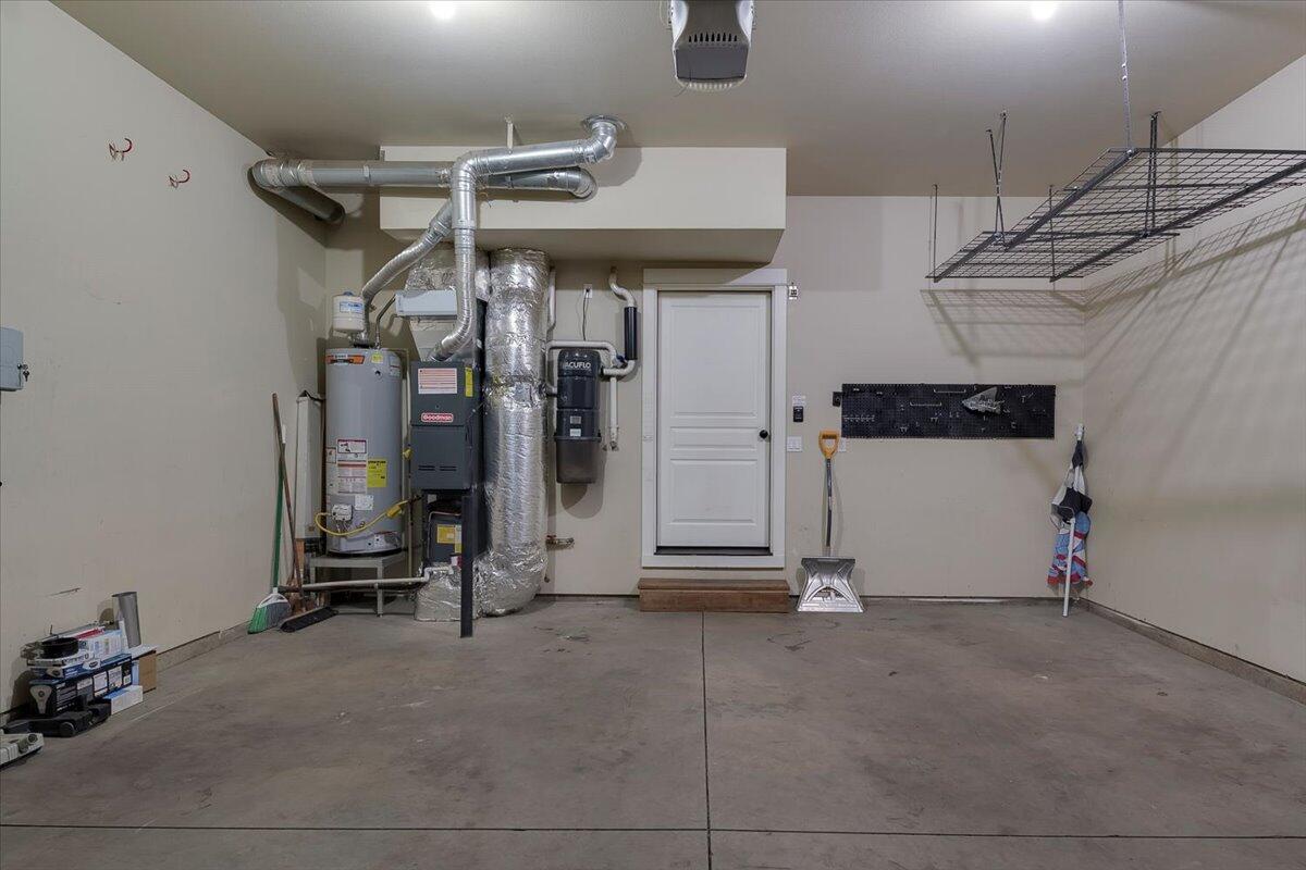 20370 Murphy Road Bend, OR 97702 - Photo 24 of 33 With a finished garage this nice, of course you would want to see :)