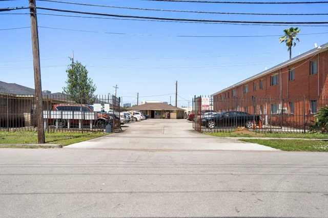 $900 | 5962 Ardmore Street, Houston, TX 77021