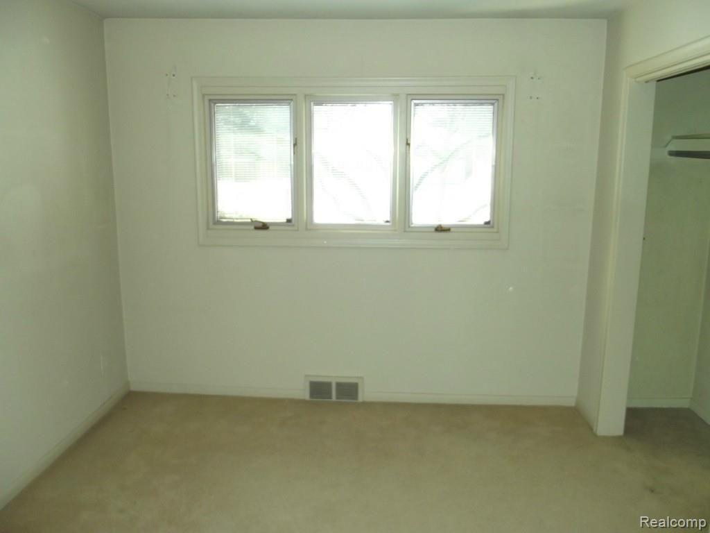18954 Beverly Road Franklin, MI 48025 - Photo 10 of 15 261-713225 bedroom 3-1.jpg