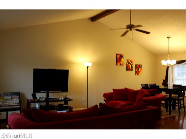 6011 High View Road Greensboro, NC 27410 - Photo 2 of 15 Living Room.