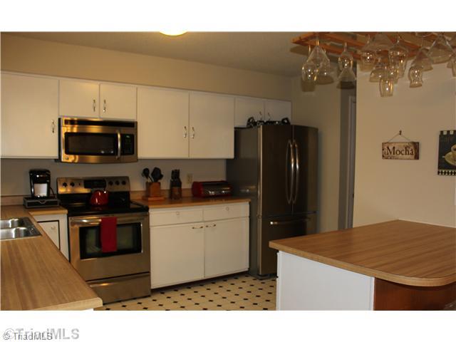 6011 High View Road Greensboro, NC 27410 - Photo 5 of 15 Kitchen.