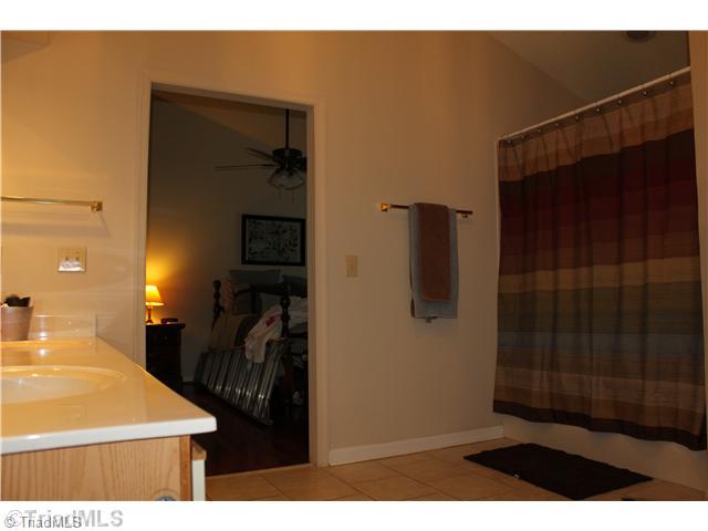 6011 High View Road Greensboro, NC 27410 - Photo 8 of 15 Master Bath/Spa.