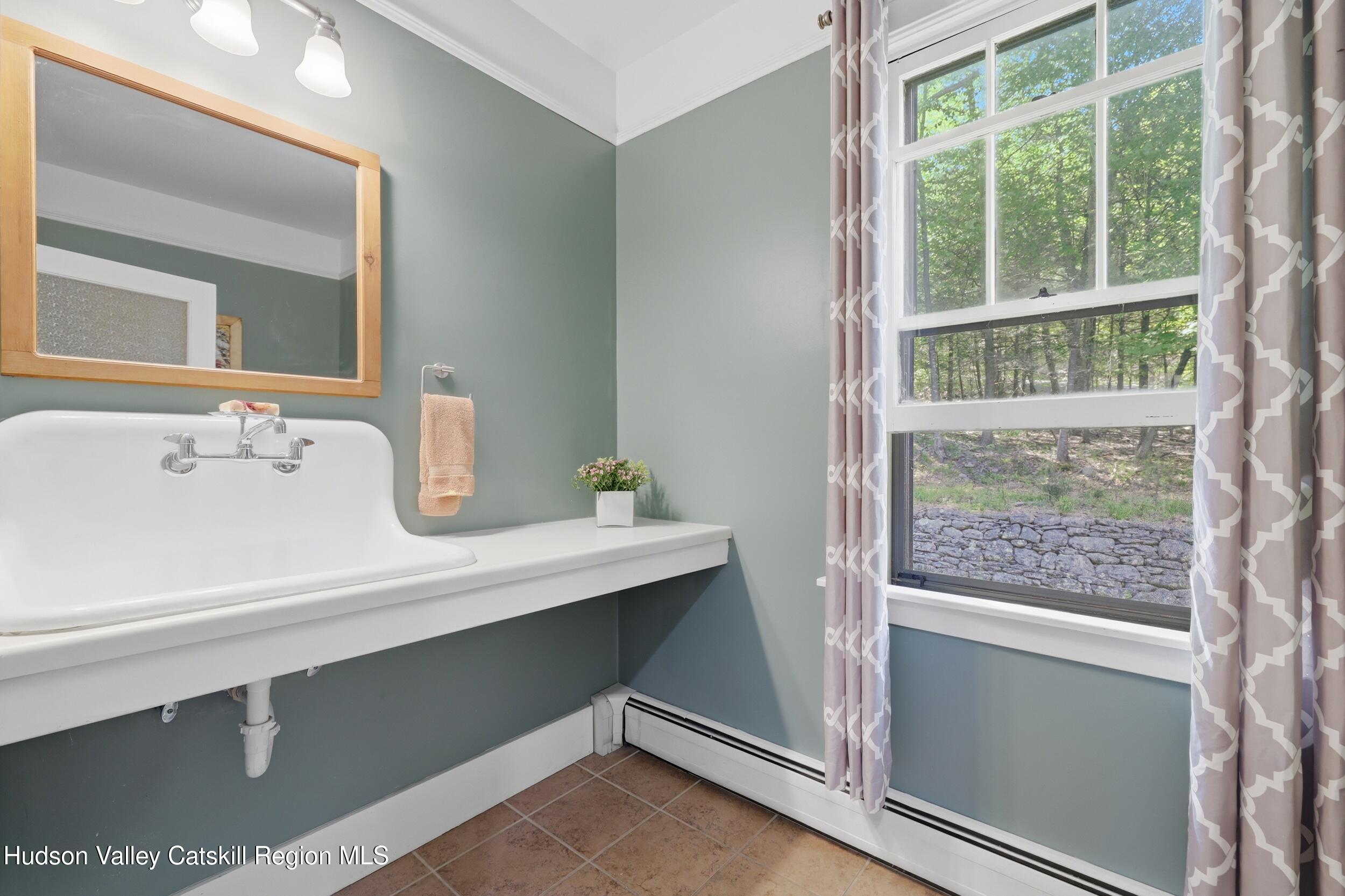 43 Augustine Road Saugerties, NY 12477 - Photo 13 of 44 15