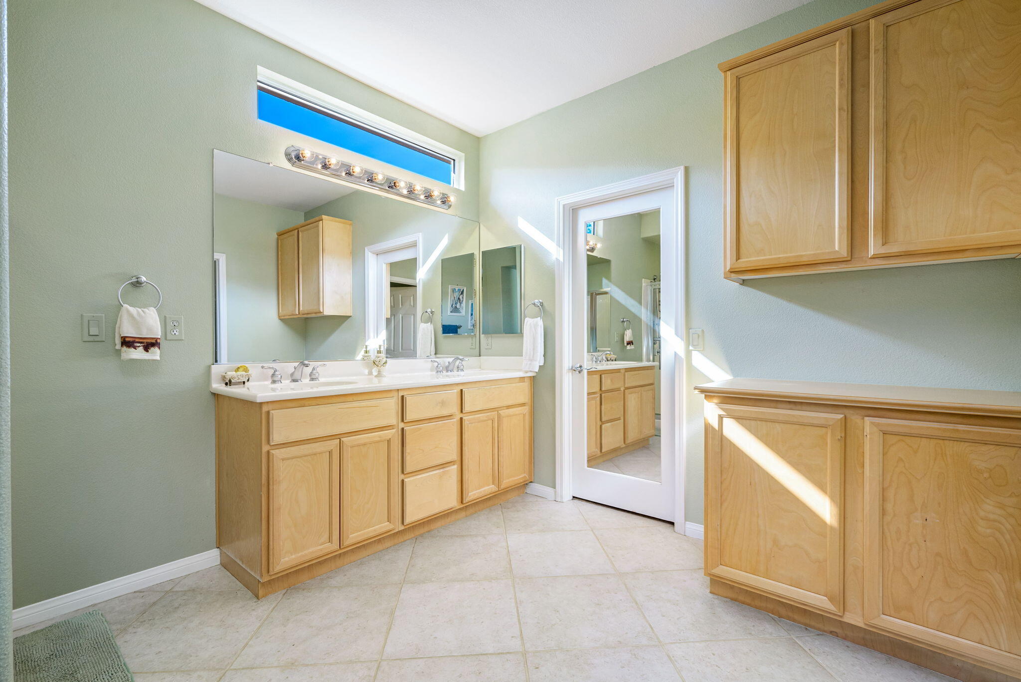 60246 Sweetshade Lane La Quinta, CA 92253 - Photo 24 of 76 a spacious bathroom with a granite countertop sink and mirror