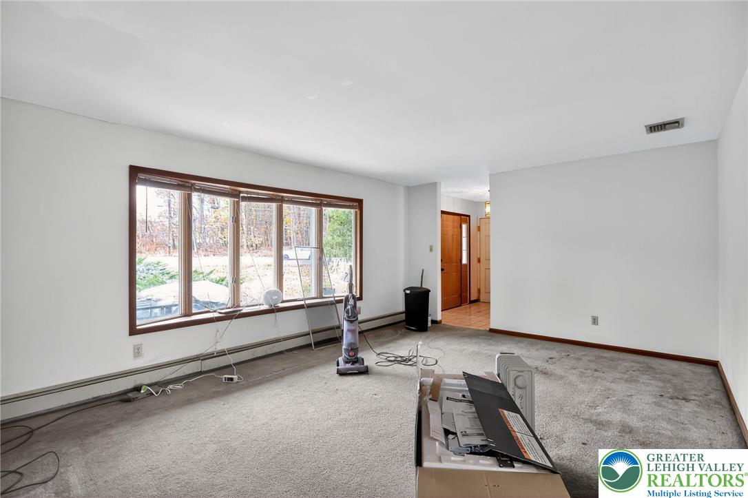 6594 Memorial Road Germansville, PA 18053 - Photo 7 of 49 Living room