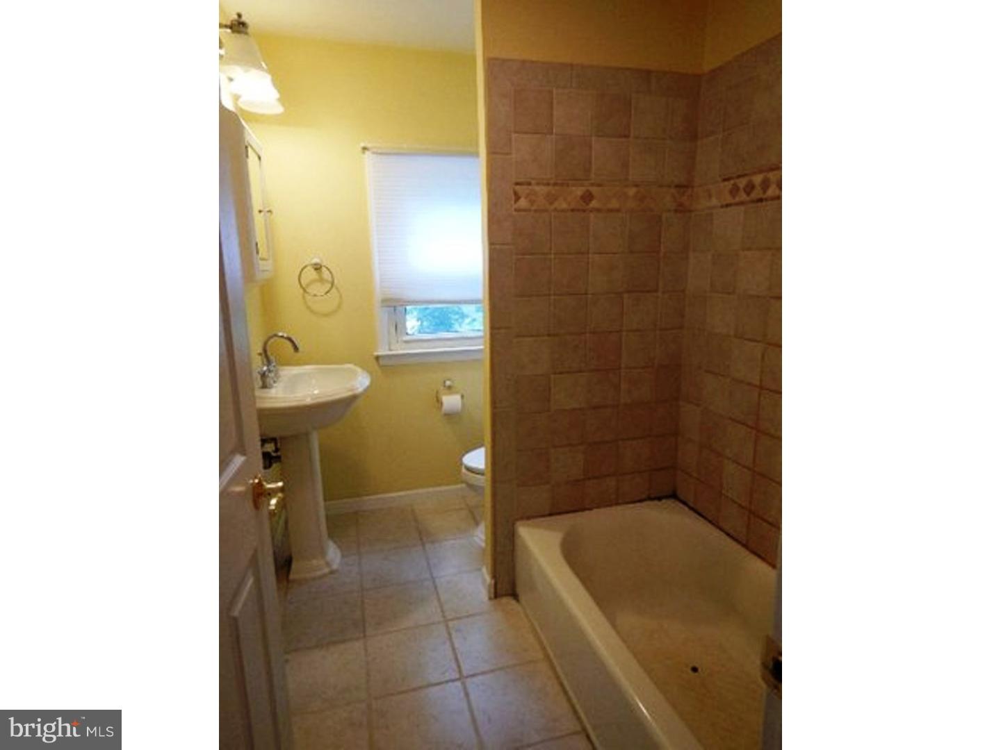 43 Buttonwood Road Stratford, NJ 08084 - Photo 8 of 11