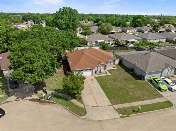 an aerial view of a house with yard swimming pool and outdoor seating
