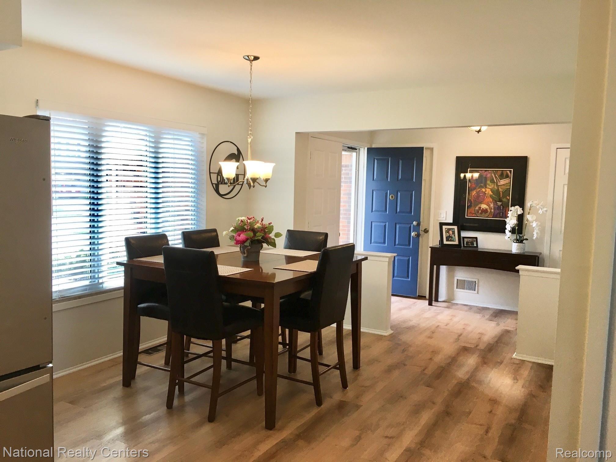 460 Coldiron Drive Rochester, MI 48307 - Photo 6 of 44 Spacious Kitchen Nook