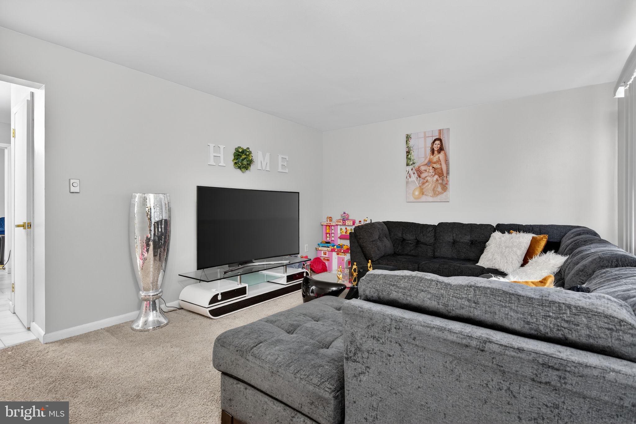 1111 Williamsburg Road Lancaster, PA 17603 - Photo 3 of 26 Gallery Image 3