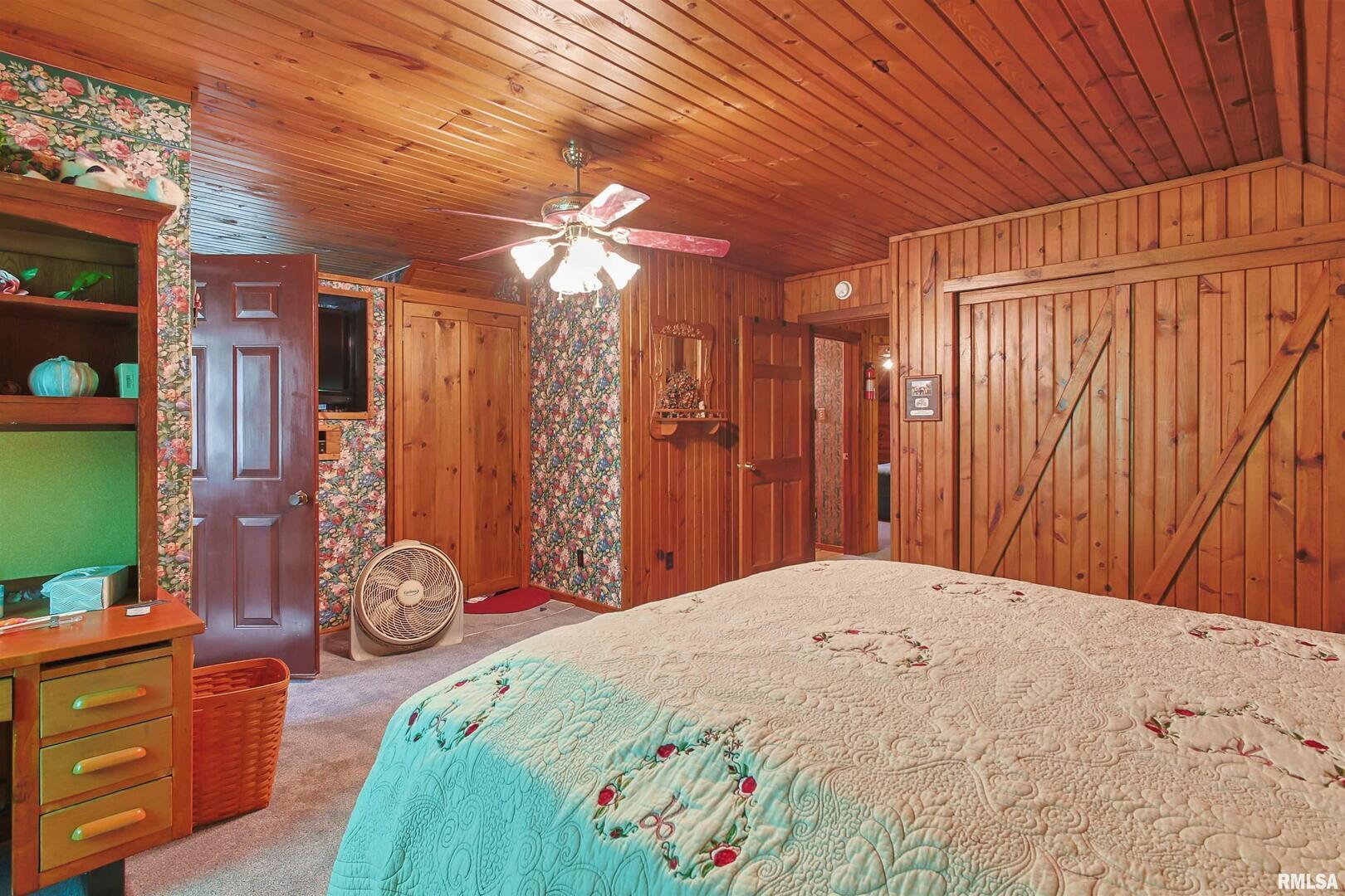 11939 Cochran Road Marion, IL 62959 - Photo 17 of 38 a bedroom with a bed and a dresser