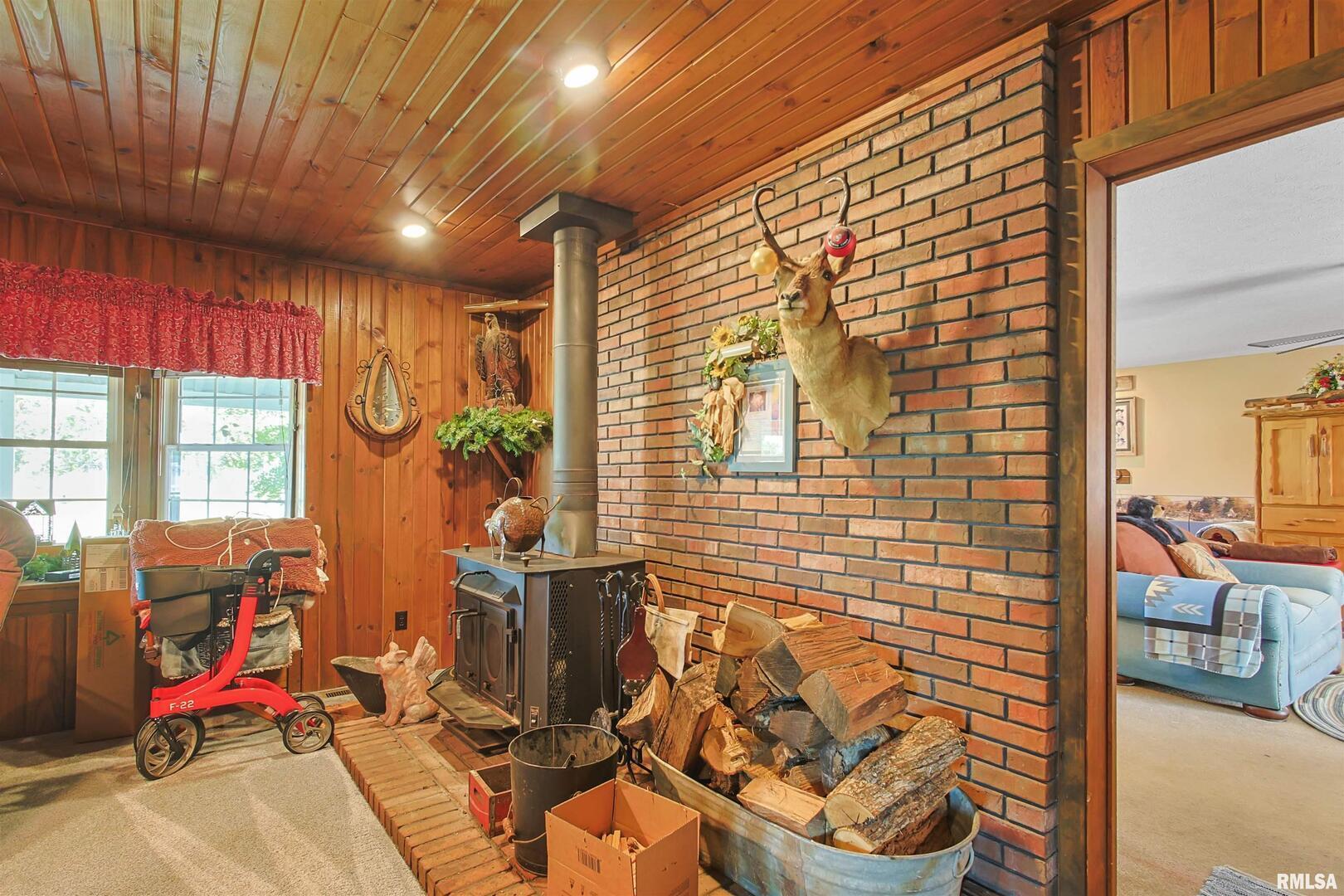 11939 Cochran Road Marion, IL 62959 - Photo 7 of 38 a view of a room with gym equipment