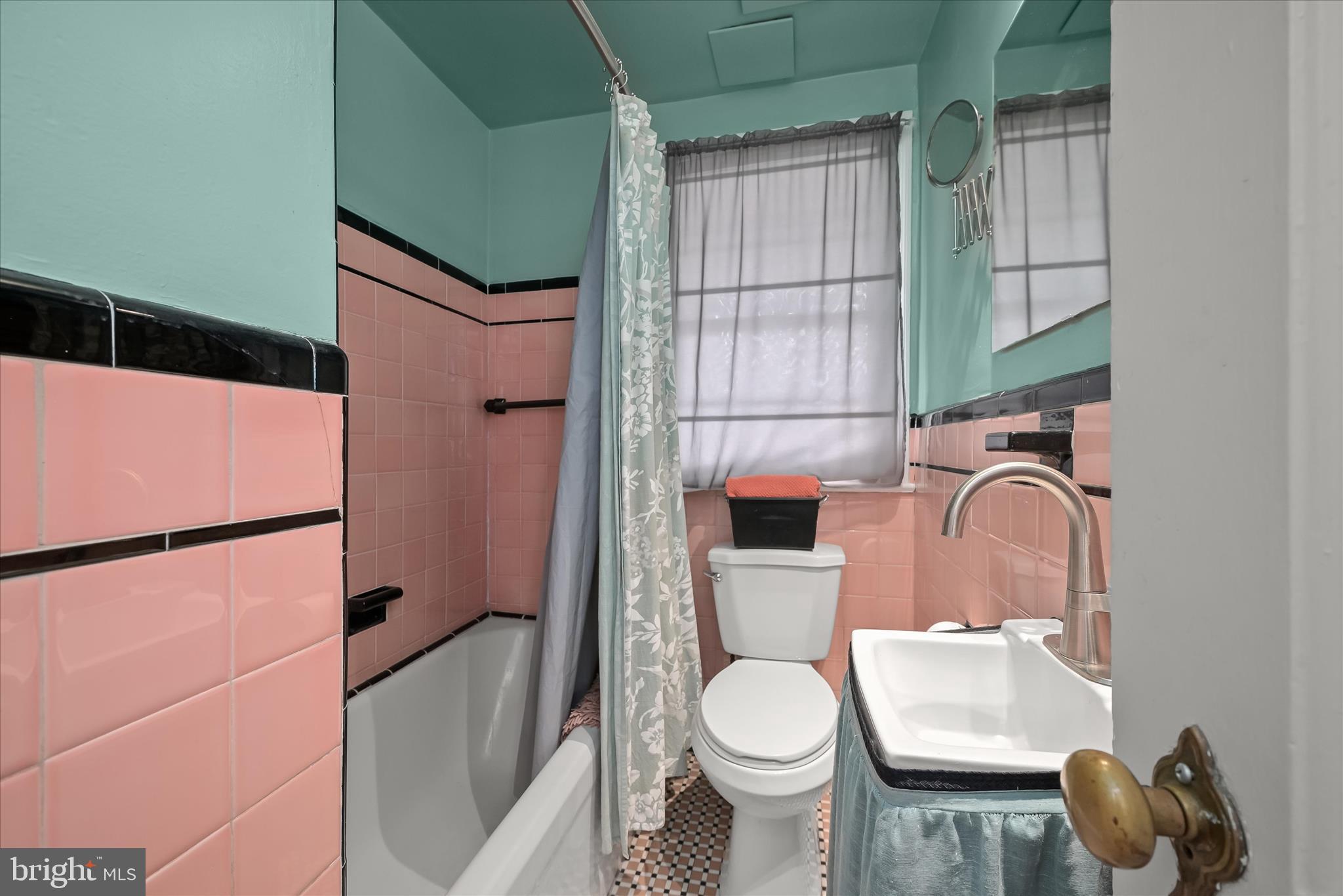 6715 Queens Chapel Road University Park, MD 20782 - Photo 23 of 51 Main level full bathroom