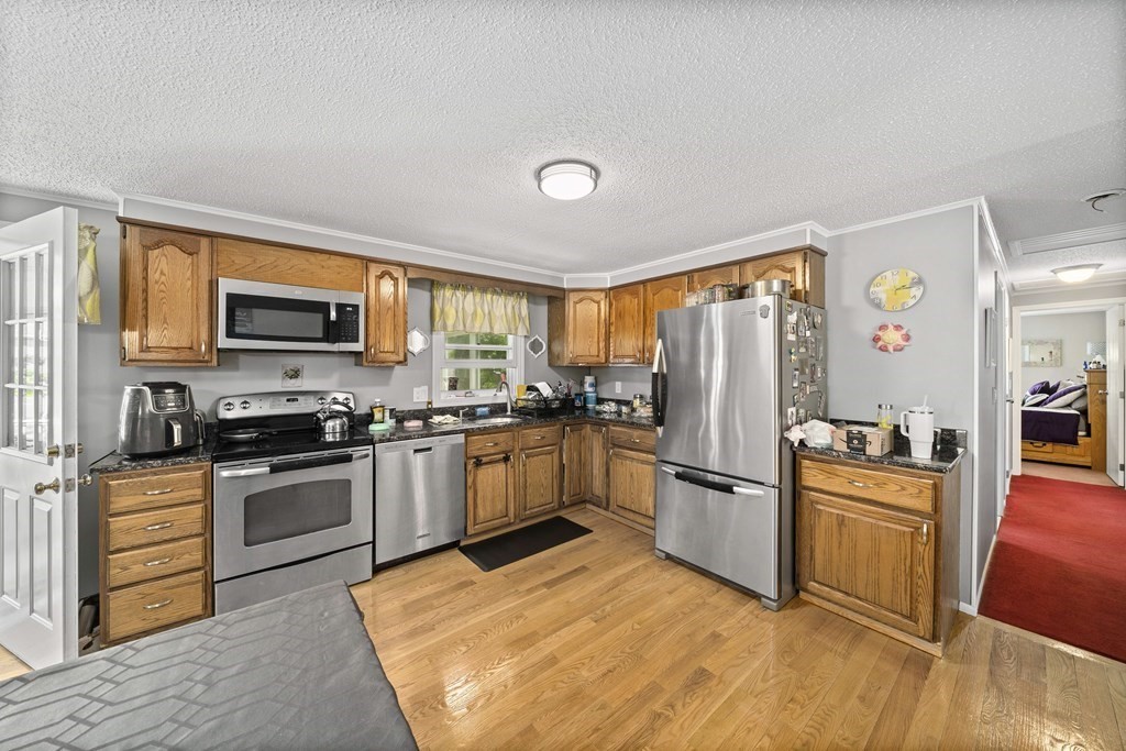 88 Bonham Road Dedham, MA 02026 - Photo 5 of 22 Gallery Image 5