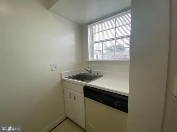 $1,650 | 434 North Armistead Street, Unit 202, Alexandria, VA 22312