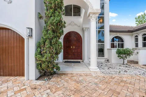 a house view with a outdoor space