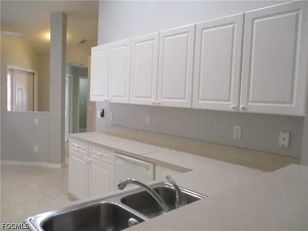 $1,695 | 4330 Southwest 7th Place, Cape Coral, FL 33914