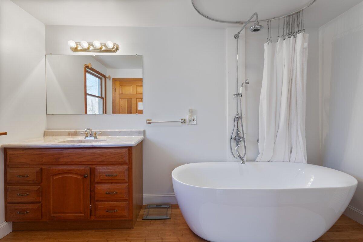 36 Farmview Lane Freeport, ME 04032 - Photo 23 of 43 Primary Bath