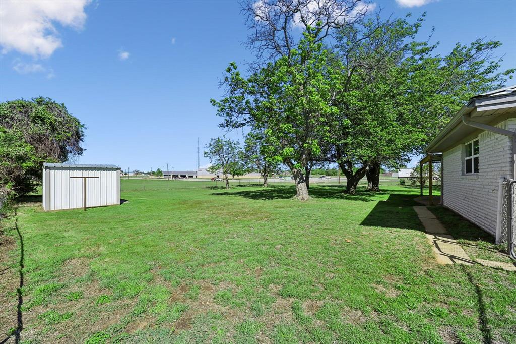 913 North Main Street Springtown, TX 76082 - Photo 24 of 25 a view of a park with plants and trees