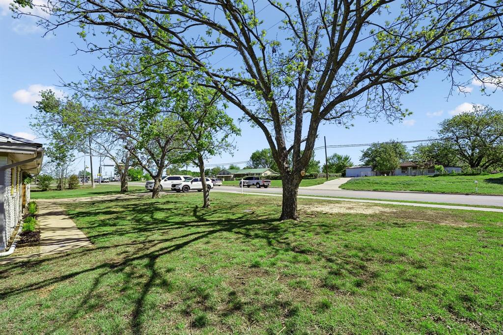 913 North Main Street Springtown, TX 76082 - Photo 25 of 25 a view of backyard with green space