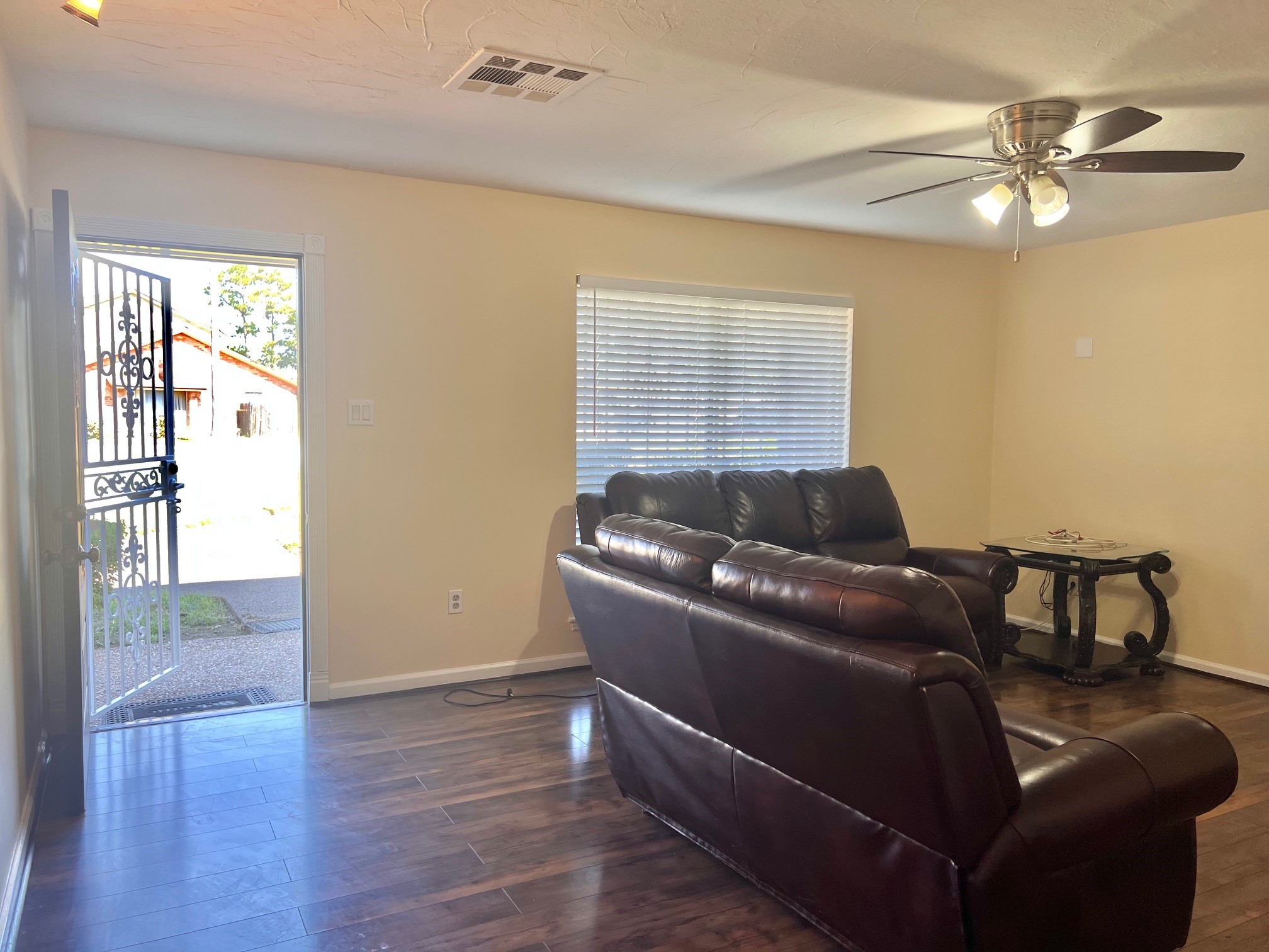 7913 Cook Road Houston, TX 77072 - Photo 3 of 11