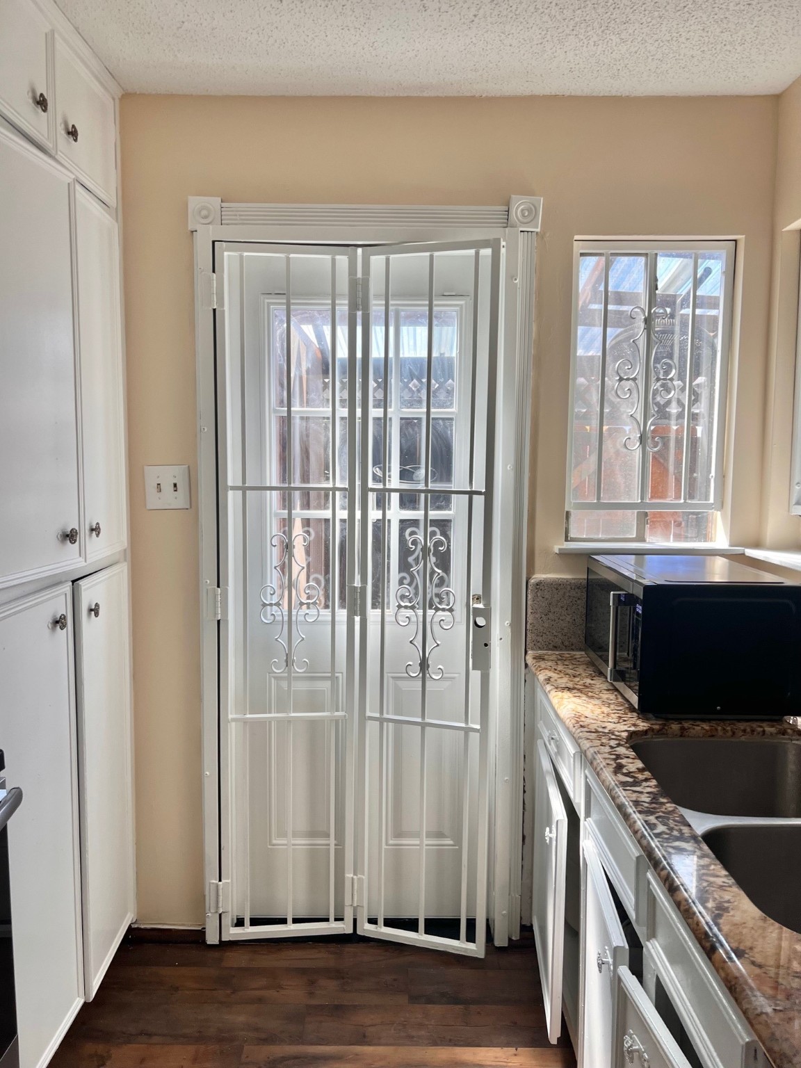 7913 Cook Road Houston, TX 77072 - Photo 7 of 11