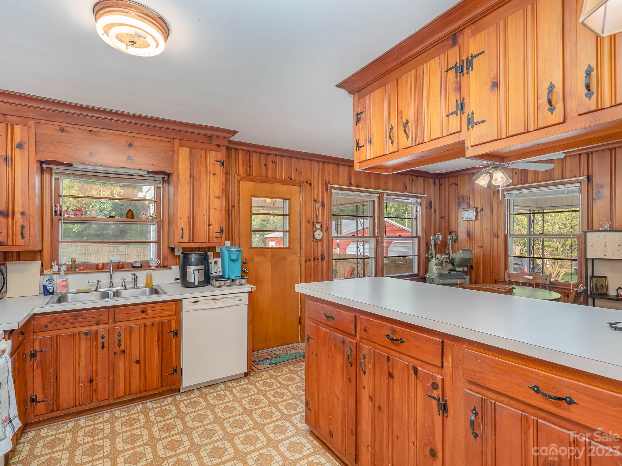 6335 Lakefill Road Charlotte, NC 28212 - Photo 22 of 32 Gallery Image 22