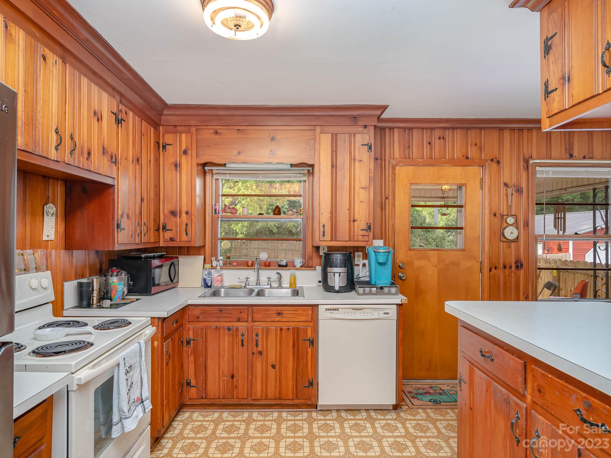 6335 Lakefill Road Charlotte, NC 28212 - Photo 23 of 32 Gallery Image 23