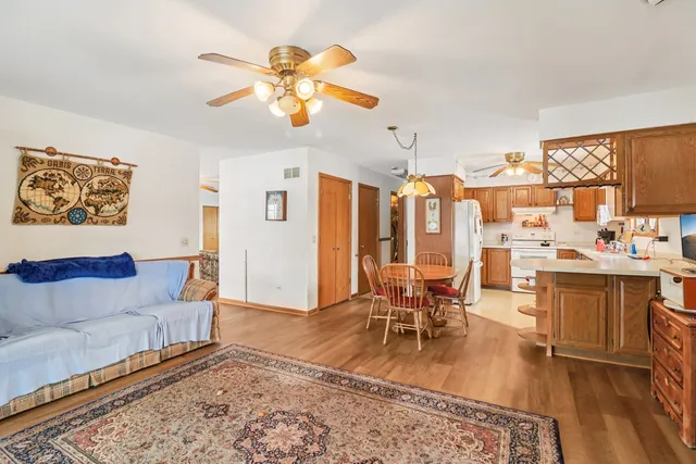 $429,000 | 2312 High Point Drive, Lindenhurst, IL 60046