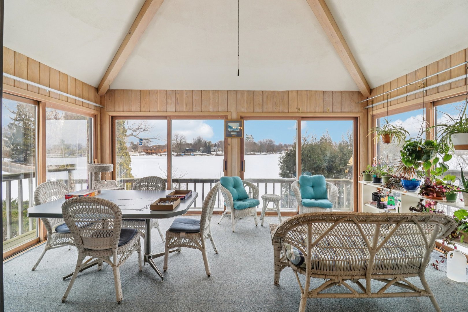 2312 High Point Drive Lindenhurst, IL 60046 - Photo 4 of 33