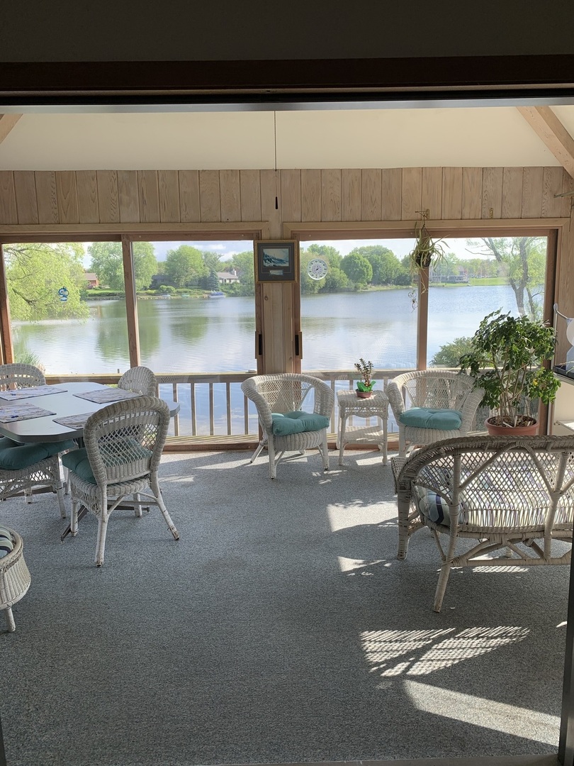 2312 High Point Drive Lindenhurst, IL 60046 - Photo 5 of 35