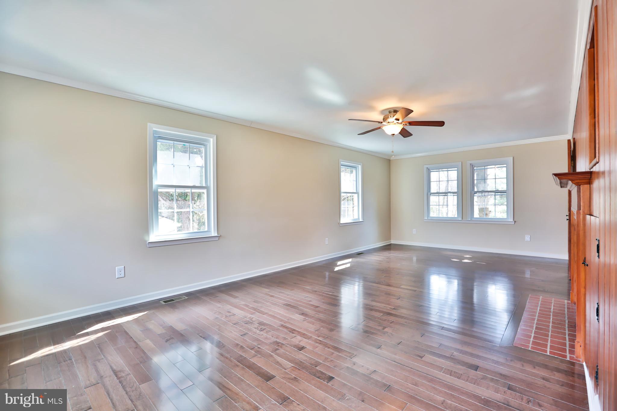5017 Durham Road West Columbia, MD 21044 - Photo 5 of 26 Spacious living room