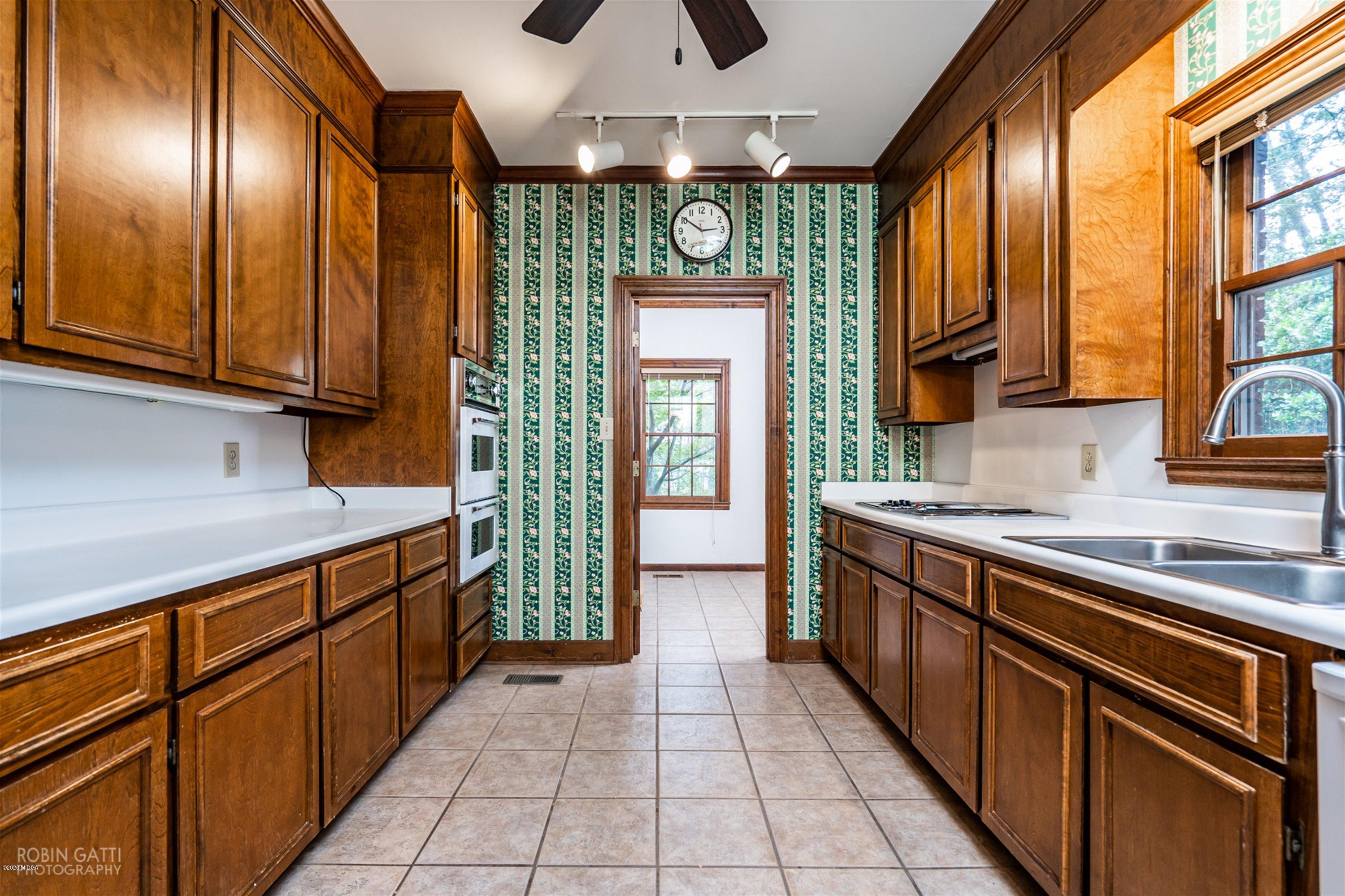 4181 Canyon Road Macon, GA 31210 - Photo 7 of 40 10-DSC04084