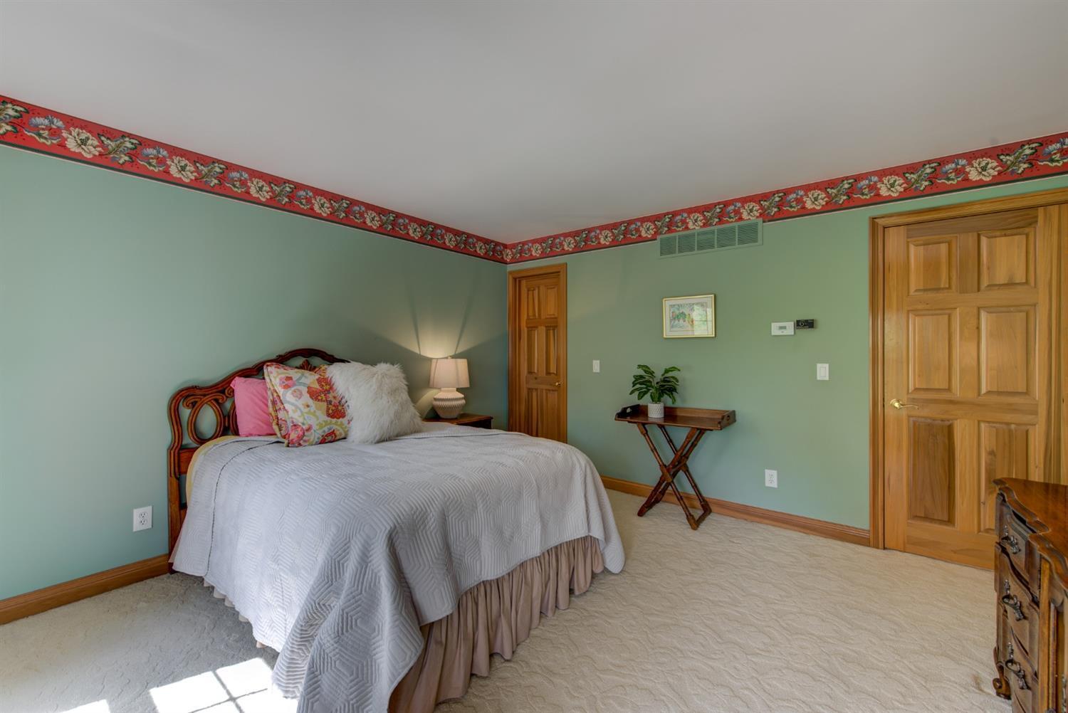 10627 Deerfield Road Montgomery, OH 45242 - Photo 8 of 34