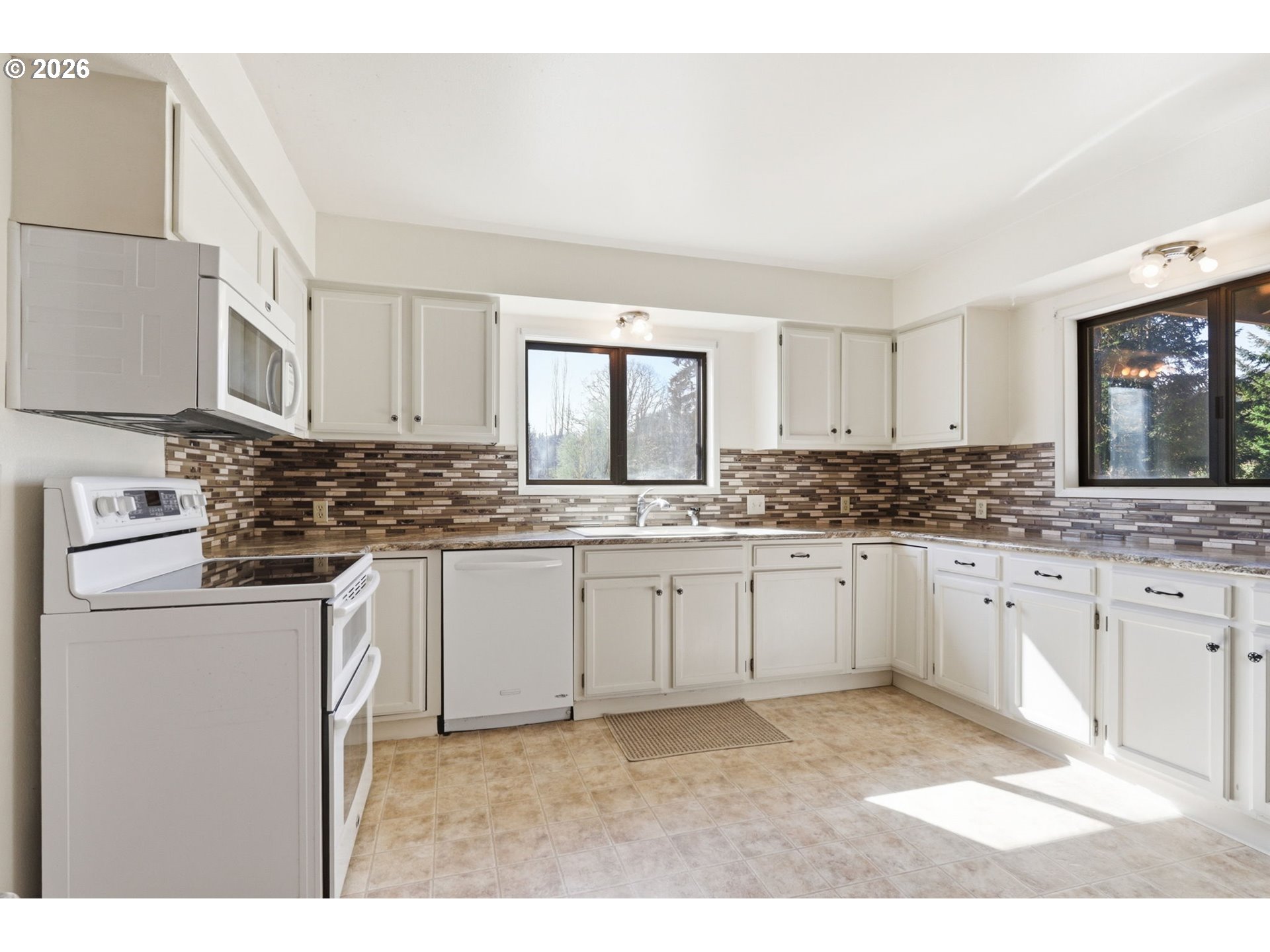 3301 Wyeast Road Hood River, OR 97031 - Photo 4 of 42