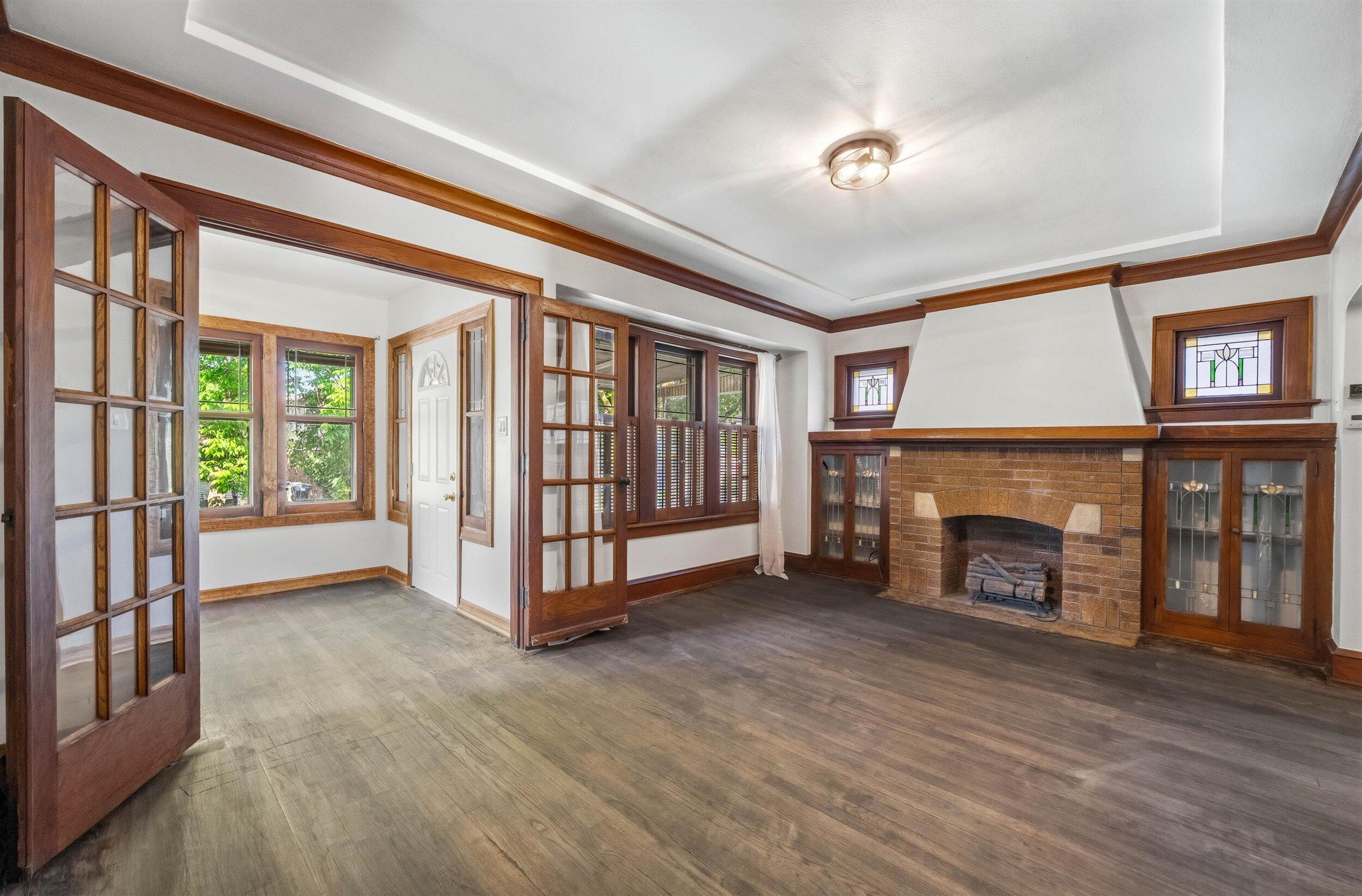 2419 North 53rd Street Milwaukee, WI 53210 - Photo 7 of 28 07-Living Room