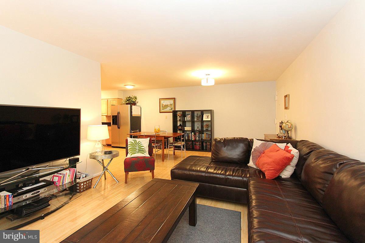 5901 D Kingsford Road, Unit 438 Springfield, VA 22152 - Photo 11 of 30 Living Room