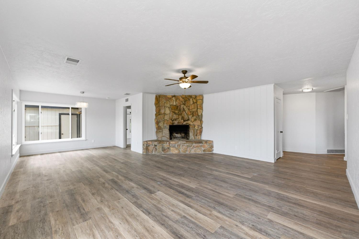 4205 Ralph Lane North Fresno, CA 93727 - Photo 13 of 59