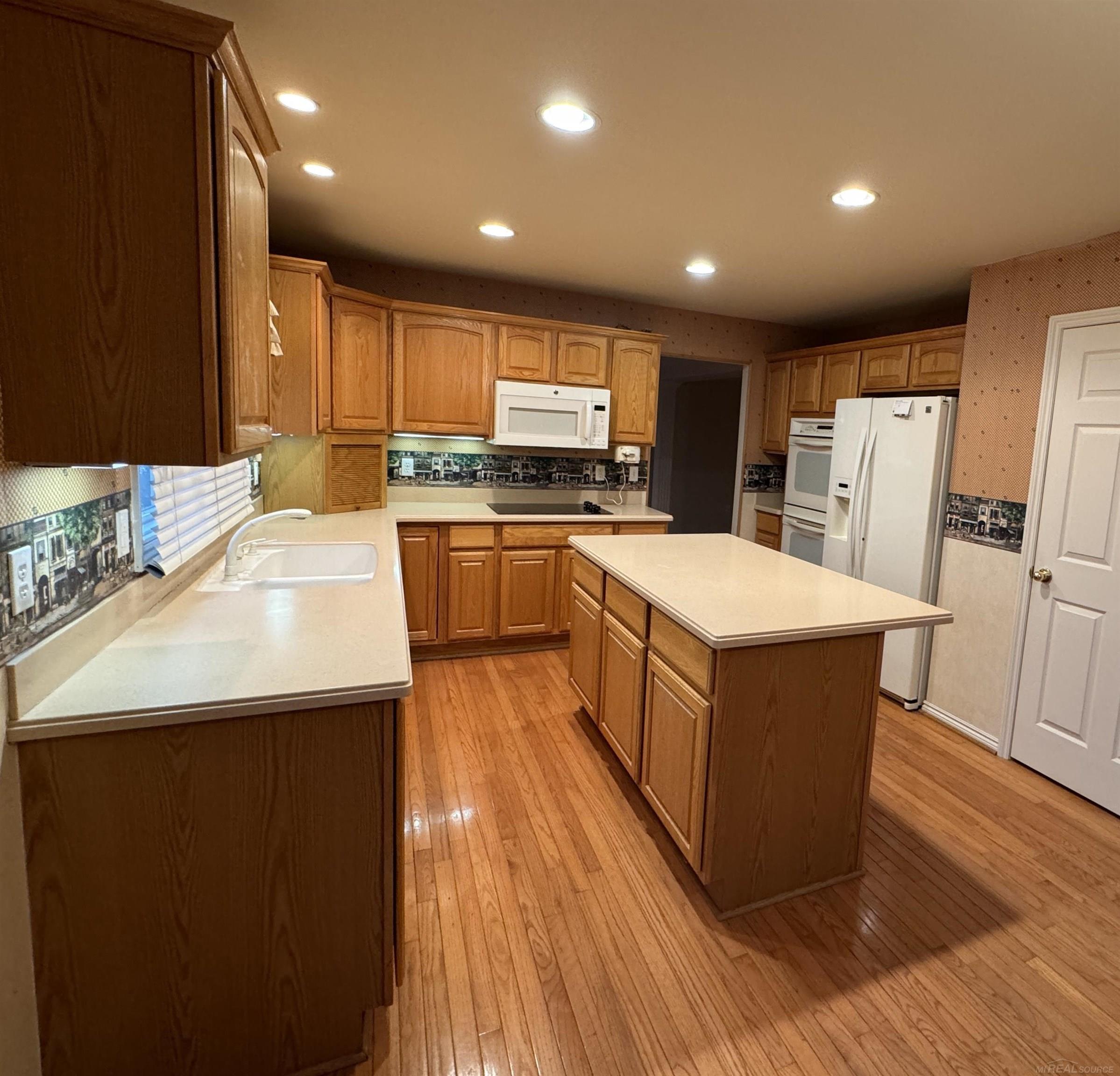 4042 Springbrook Drive Sterling Heights, MI 48314 - Photo 12 of 31 50161591-0aec7f13-9b79-4ef8-92e9-182f3d932d94.JPG