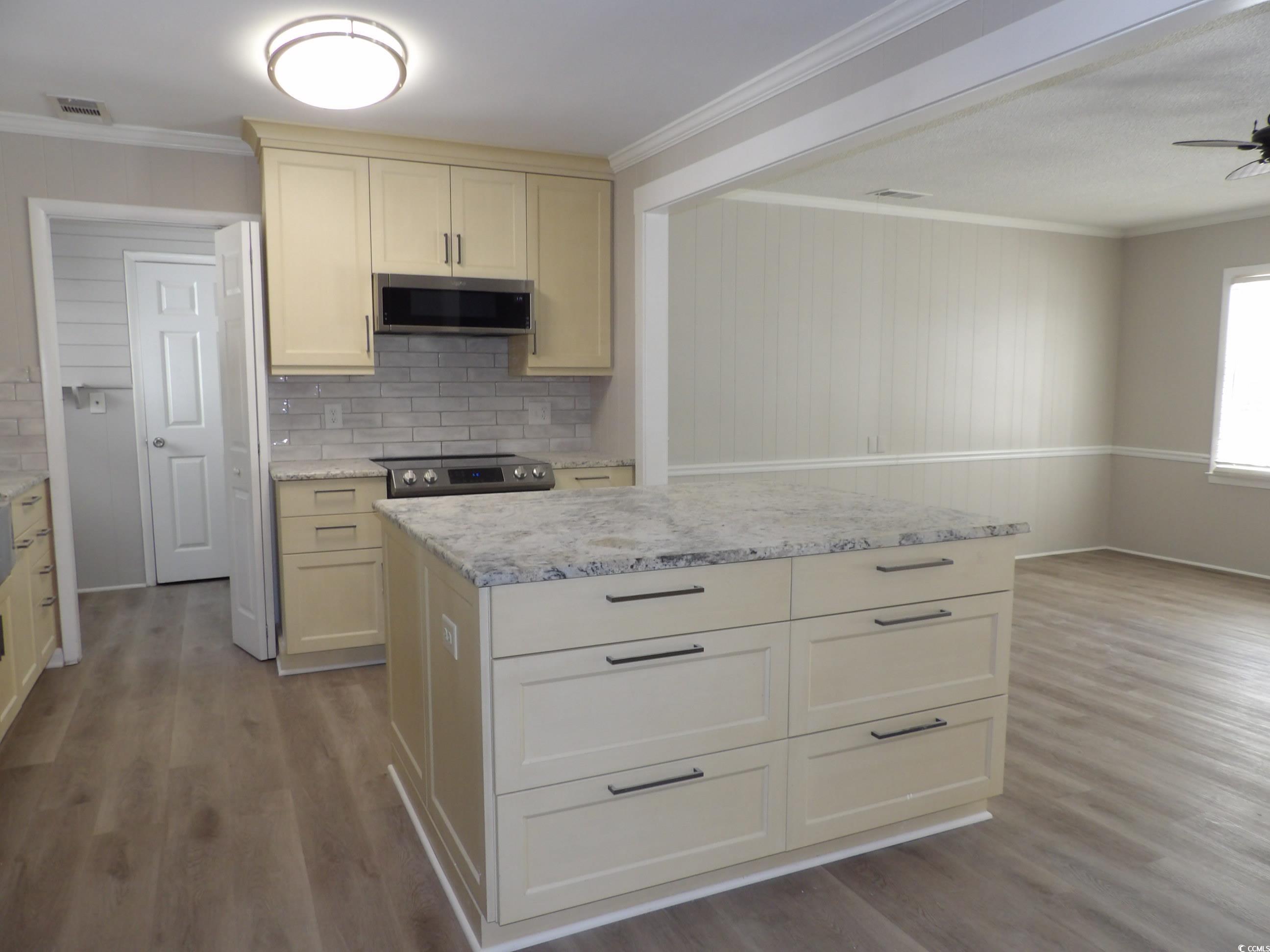 330 Stanley Drive Murrells Inlet, SC 29576 - Photo 5 of 32 Kitchen featuring tasteful backsplash, appliances