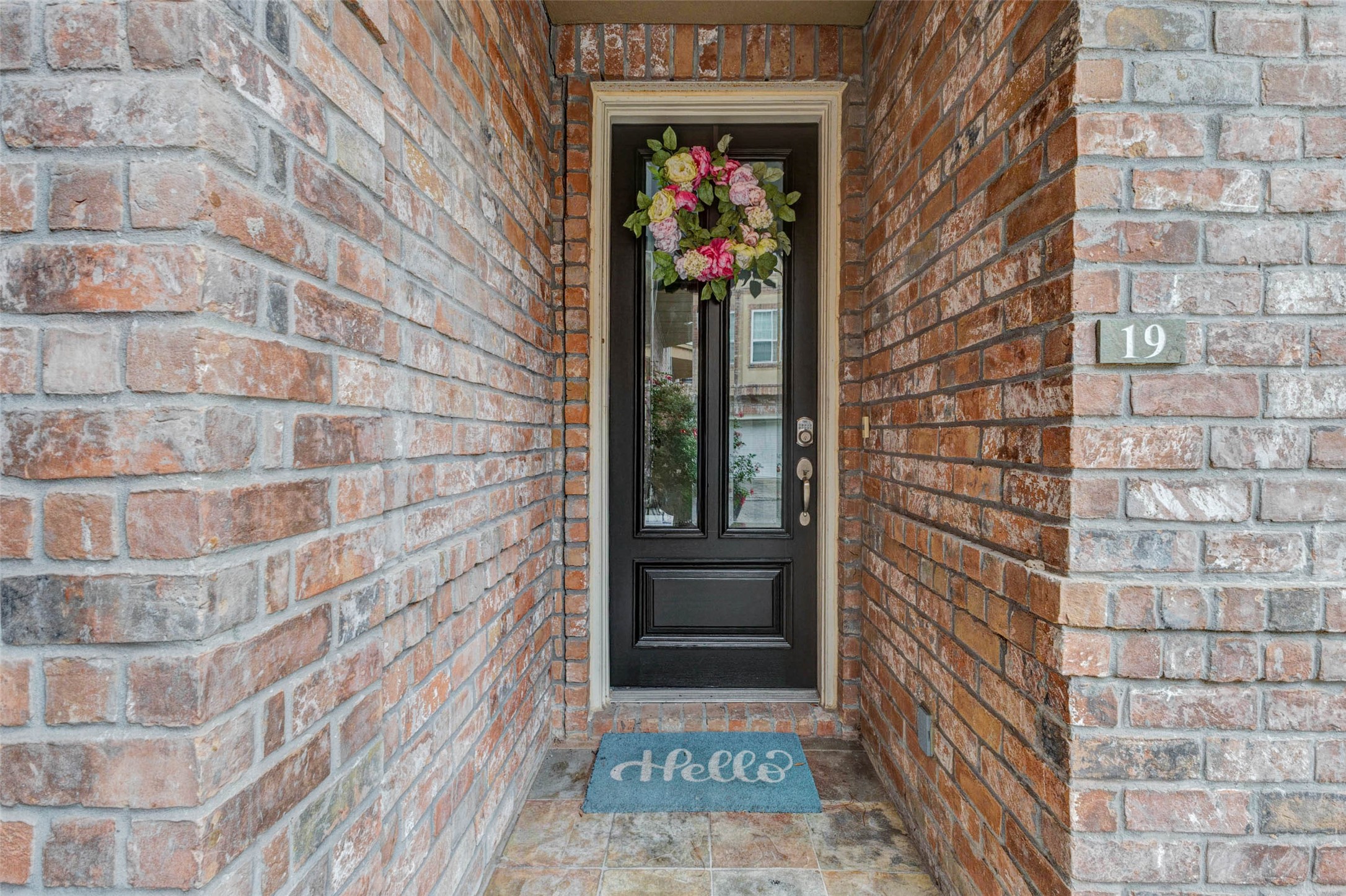 19 Versante Court Houston, TX 77070 - Photo 6 of 40 Upon entering in, you'll immediately feel at home!